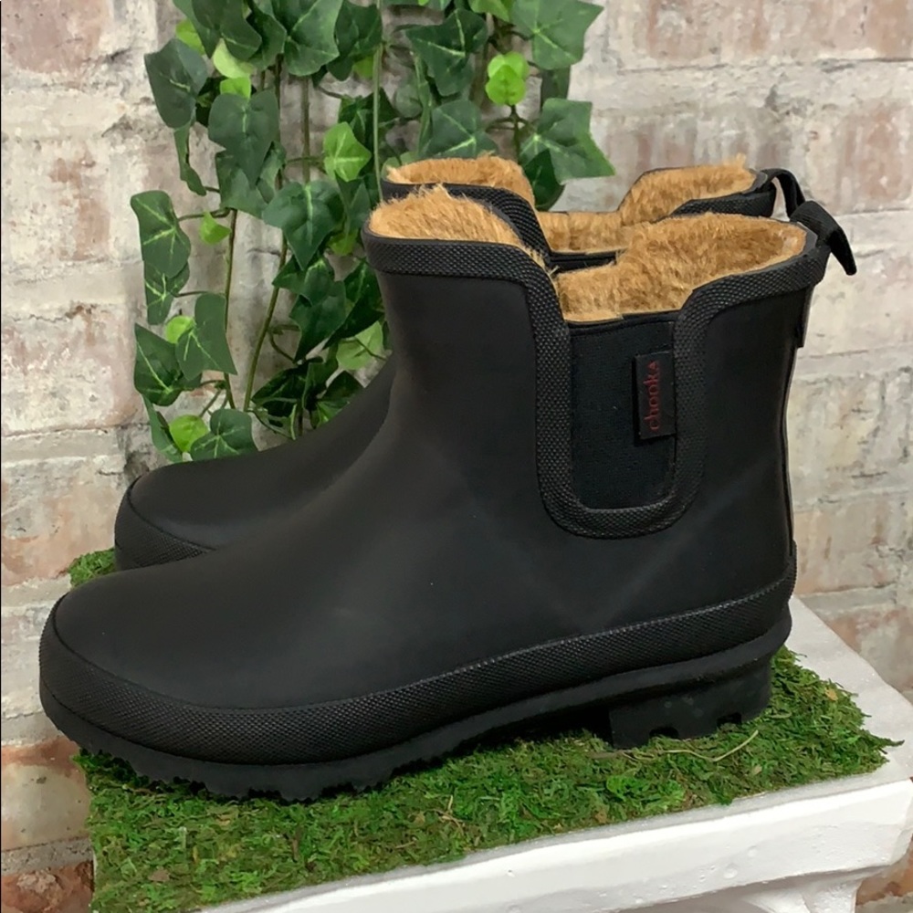 PREOWNED Womens Chooka Plush Chelsea Waterproof